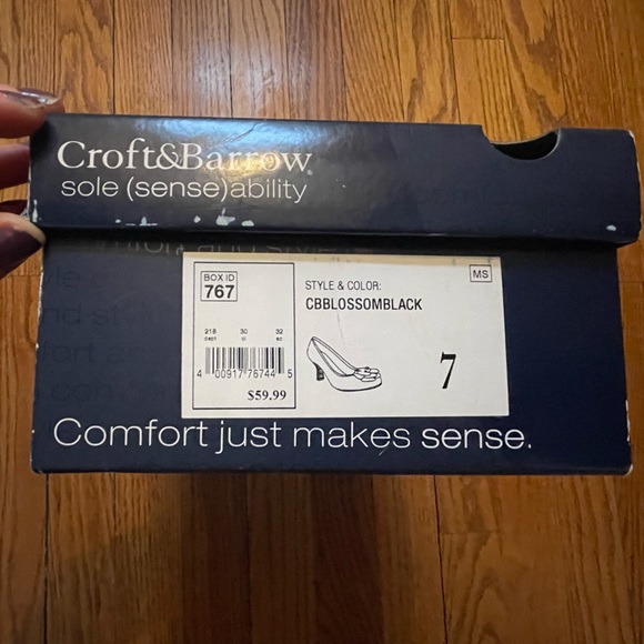 Croft and Barrow Black High Heel Shoes with Flower detail - Picture 5 of 5